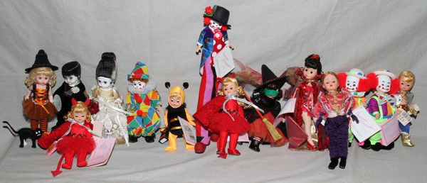 MADAME ALEXANDER CIRCUS & HALLOWEEN DOLLS, 14: MADAME ALEXANDER CIRCUS & HALLOWEEN THEMED DOLLS, FOURTEEN:Including Clown (305), Stilts (320), Trapeeze (1133), 2 Bobo Clowns (310), Lion Tamer (306), Comedienne (20120) together with Mr. & Mrs. Fran