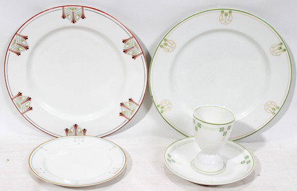 ONONDAGA POTTERY CO./SYRACUSE PLATES, EGG CUP &: ONONDAGA POTTERY CO./SYRACUSE PLATES, EGG CUP & STAND, C. 1910-20, FIVE PIECES:Demi porcelain dinner ware in different patterns include 2 dinner plates, Dia.9 5/8", 1 bread-and-butter plate, Dia.6 1/4