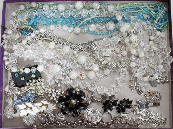 COSTUME JEWELRY, 25 PCS, INCLUDING CORO & WEISS: COSTUME JEWELRY, 25 PIECES, INCLUDING CORO & WEISS:Including 1 blue/green bead necklace, L.14 3/4"; 1 clear crystal bead necklace, L.59 3/4"; 1 iridescent and crystal bead necklace, L.17 3/4"; 1 neckl