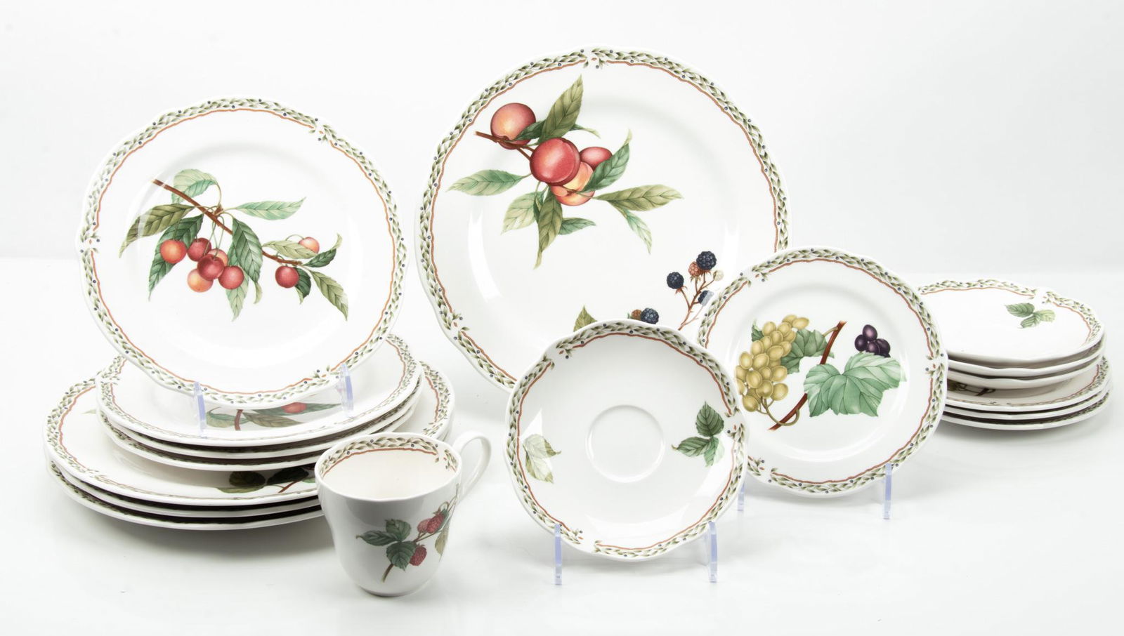 NORITAKE "ROYAL ORCHARD" DNNER WARE 20 PCS (1 of 3)
