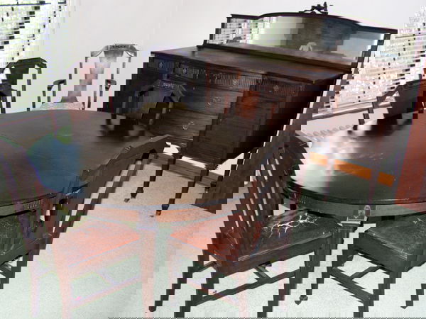 HEPPLEWHITE MAHOGANY DINING ROOM SET: HEPPLEWHITE MAHOGANY DINING ROOM SET, C.1930, 8 PCS., TABLE, 6 CHAIRS & BUFFET:includes round dining room table 54" dia with 4 leaves at 11" wide each. Max table length with leaves is 98"; 5 side chai