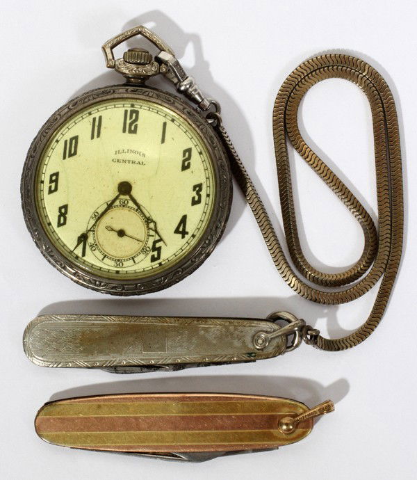 ILLINOIS SPRINGFIELD WATCH CO. POCKET WATCH,: ILLINOIS SPRINGFIELD WATCH CO. POCKET WATCH, TWO KNIVES 3 PCS.:Illinois Springfield Watch Co. pocket watch, #1744714, 17 Jewels along with a watch chain with a small pocket knife attached plus an addi