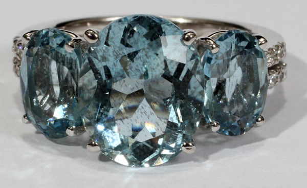 5CT NATURAL AQUAMARINE & .40CT DIAMOND T.W RING: 5.78CT NATURAL AQUAMARINE & .40CT DIAMOND T.W. RING:Size 6 1/4. Diamonds G-collor, Vs-2 clarity. 14kt white gold. Total weight 4.5 grams.