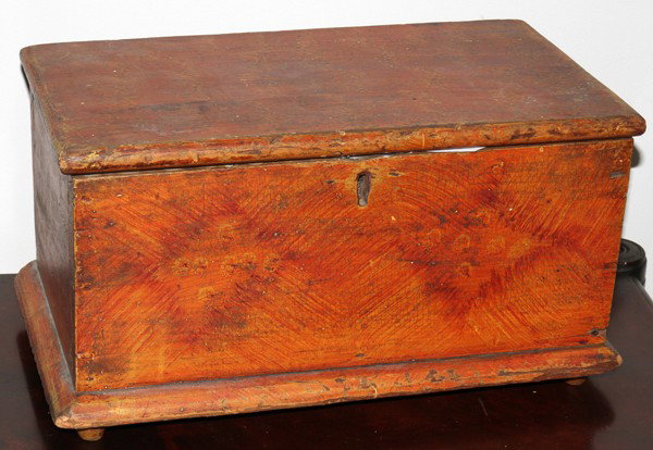 AMERICAN PRIMITIVE PINE PAINTED BOX, 19TH C., : AMERICAN PRIMITIVE PINE PAINTED BOX, 19TH C., H 7", L 14", D 8":Lock, hinged back.