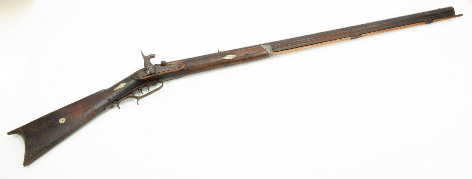 T. Davidson & Co. (Cincinnati, Oh) Percussion Cap Long Rifle, .42 Cal., C. Mid 19th C., L 35.5”: T. DAVIDSON & CO. (CINCINNATI, OH) PERCUSSION CAP LONG RIFLE, .42 CAL., C. MID 19TH C., L 35.5" BARREL Walnut stock with silver inlays, double set trigger. Heavy octagonal barrel that is marked 'Fonde