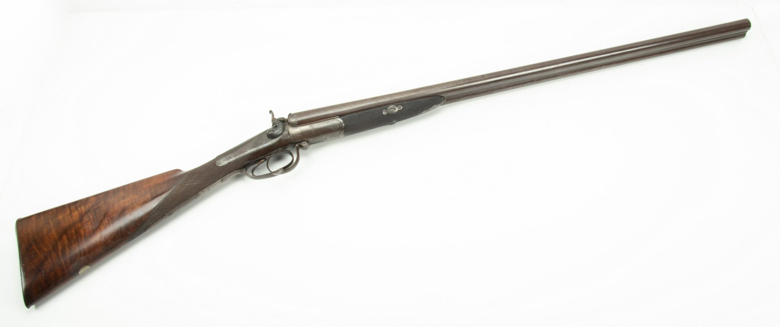 P. Powell Underlever Side by Side Double Barrel Shotgun, 12 GA., Late 19th/Early 20th C., L 30”: P. POWELL UNDERLEVER SIDE BY SIDE DOUBLE BARREL SHOTGUN, 12 GA., LATE 19TH/EARLY 20TH C., L 30" BARREL Walnut stock with a checkered grip. Underlever mechanism with double hammers and triggers. Scroll