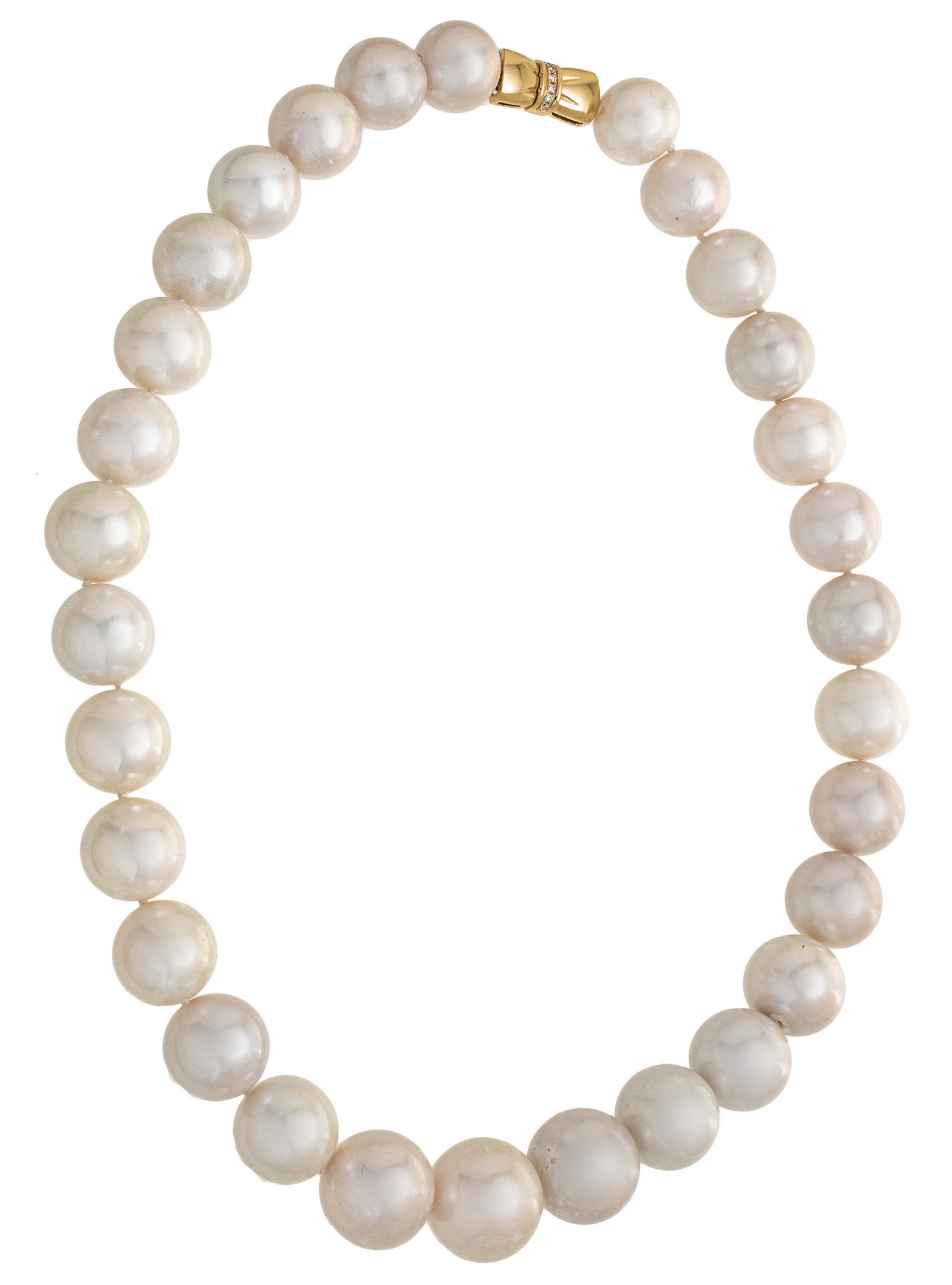South Sea Pearl (13-16.4MM) Choker, 18KT Gold Clasp, L 17”, T.W. 113 GR: SOUTH SEA PEARL (13-16.4MM) CHOKER, 18KT GOLD CLASP, L 17", T.W. 113 GR Having an 18kt yellow gold clasp accented with six diamonds. Diamonds weighing a total of 0.06 carats. Graduating pearls measure