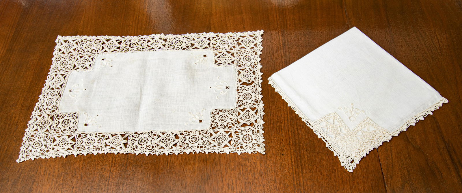 Linen and Lace Placemats and Napkins, Two Sets 28 Pcs (1 of 5)