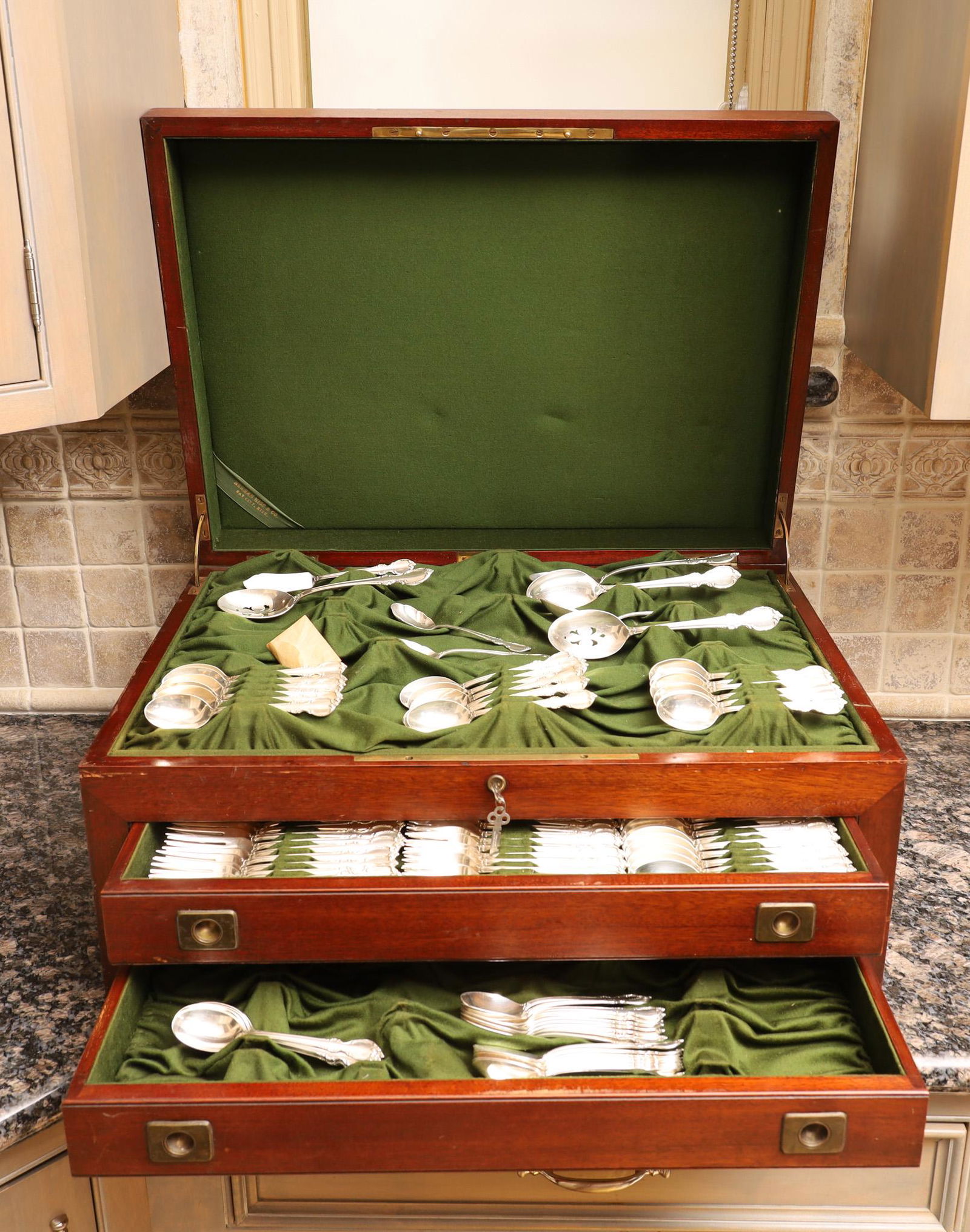 Rogers Brothers Silver Plate Flatware, 151 Pcs (1 of 5)