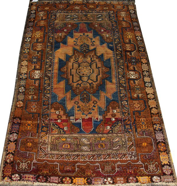 RUSSIAN ANTIQUE RUG, 6' 4" X 4' 0": RUSSIAN ANTIQUE RUG, 6' 4" X 4' 0":