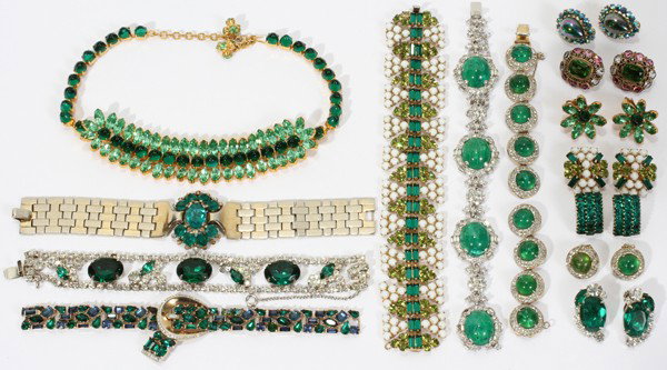VINTAGE EARRINGS, 7 PAIRS AND 6 BRACELETS: VINTAGE EARRINGS, 7 PAIRS AND 6 BRACELETS:Includes a Ciner bracelet with 4 green cabochons, Hattie Carnegie bracelet and earrings, a necklace and earrings with green stones, bracelet with 3 large gree