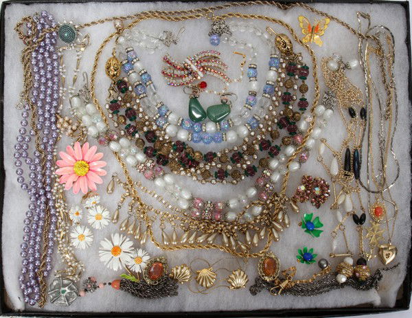 COSTUME JEWELRY LOT, INCLUDES HOBE: COSTUME JEWELRY LOT, INCLUDES HOBE:Two Hobe necklaces [pink and faux pearl and blue and faux pearl], Hobe brooch multi color. Monet shell design earrings and pendant necklace. Lavender faux pearl neck