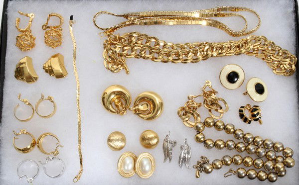 MONET COSTUME JEWELRY, 28 PIECES: MONET COSTUME JEWELRY, 28 PIECES:Gold tone and silver tone, including 1 thin gold bracelet, L.7 1/4"; 1 chain necklace, L.27 3/4"; 1 pair of dangle gold earrings; 1 pair of gold earclips; 2 pairs hoop