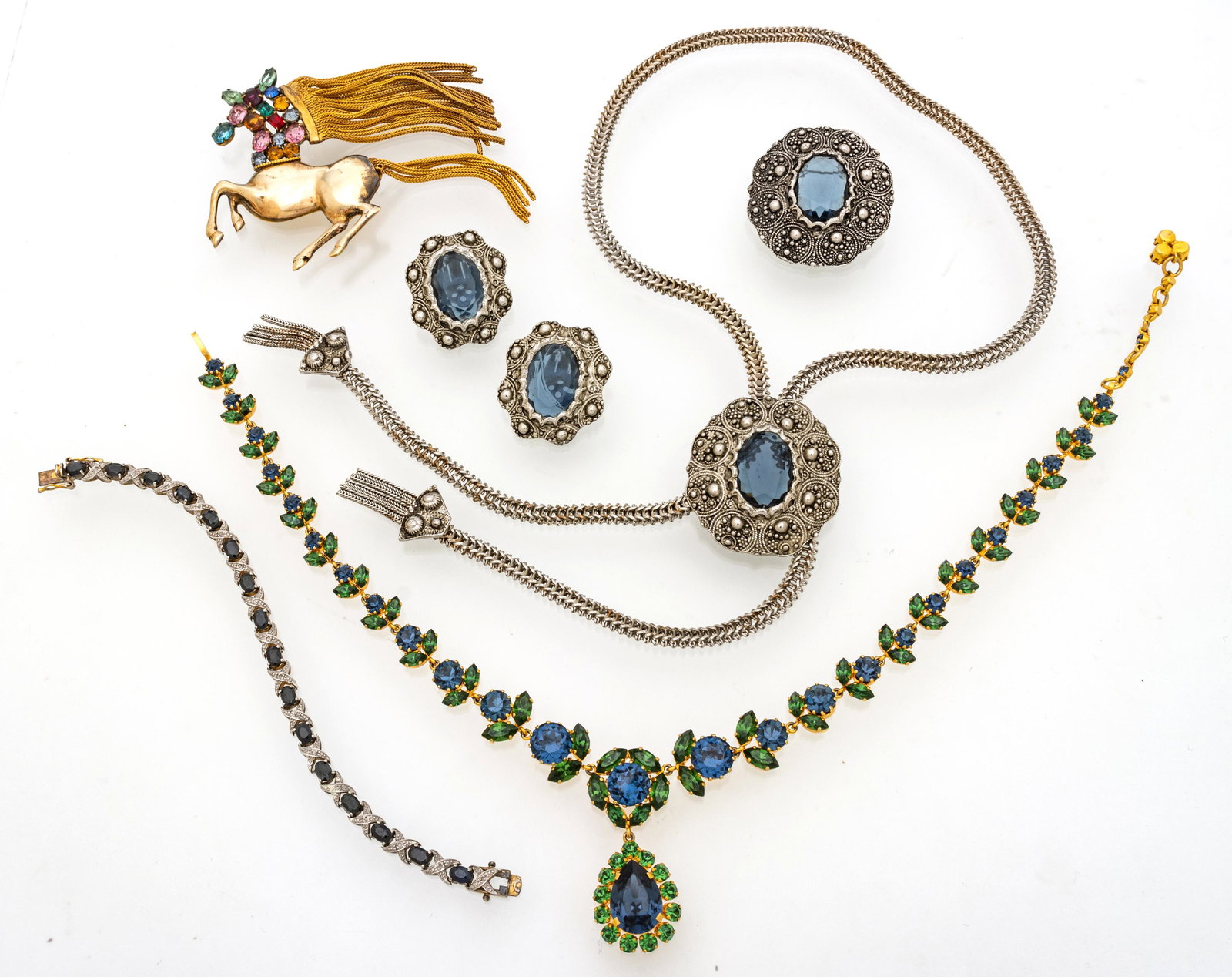 Costume Jewelry: 8 pcs (1 of 7)