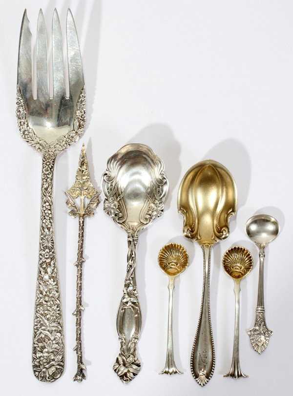 STERLING SERVING UTENSILS (7), EARLY 20TH C.: STERLING SERVING UTENSILS (7), EARLY 20TH C., CURRIER & ROBY, GORHAM, INTERNATIONAL, S. KIRK & SON:Sterling silver serving utensils include set of 2 Currier & Roby salt spoons with gilt bowls, retaile