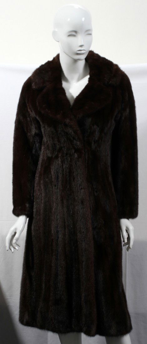 LADY'S MINK COAT, L 43": LADY'S MINK COAT, L 43":Approximate size 5/7.