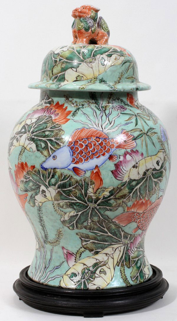 CHINESE PORCELAIN GINGER JAR, H 18", DIA 10": CHINESE PORCELAIN GINGER JAR, H 18", DIA 10":A baluster-form jar with domed cover centered by a foo lion finial, the exterior enameled with fish among sea plants on a green ground. Not marked. Raised