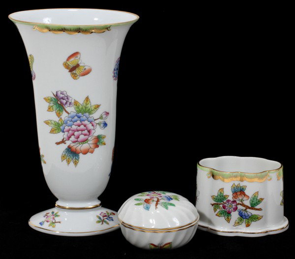 HEREND "PRINCESS MARGARET" VASES & COVERED BOX: HEREND "PRINCESS MARGARET" PORCELAIN VASES AND COVERED BOX, THREE, H 7", 2":Includes vase, h 7 1/2"; box, dia. 2 1/2" and a container, 2". From the Estate of Mary Grace Pribanyec, Lincoln park From th