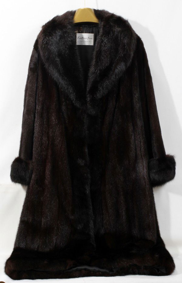 LADY'S BLUE MINK FULL-LENGTH COAT: LADY'S BLUE MINK FULL-LENGTH COAT:Size 10. Lined with flower print. Kastoria Fur, Cincinnati, OH.