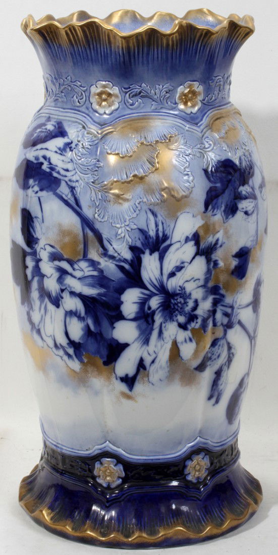 GEORGE JONES & SONS LTD. 'FLO BLUE' VASE,: GEORGE JONES & SONS LTD. 'FLO BLUE' PORCELAIN VASE, C1924-1951, H 21", DIA 11":Blue and white vessel is adorned with a pattern of large flowers and gold accents. Printed on the underside with trademar