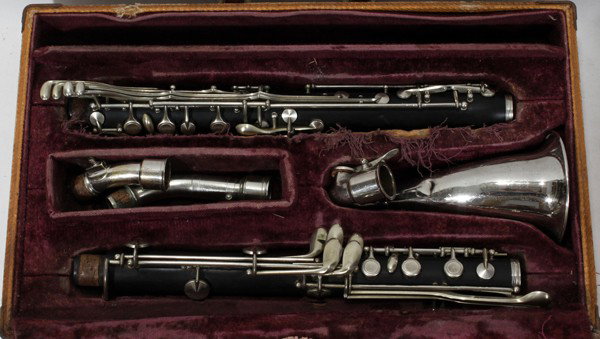 EVETTE & SCHAEFFER BASS CLARINET AND CASE: EVETTE & SCHAEFFER BASS CLARINET AND CASE:assembles from five pieces; Includes a fitted case-as is.