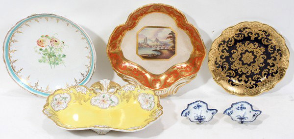 CONTINENTAL PORCELAIN TABLEWARE, 19TH & 20TH C: CONTINENTAL PORCELAIN TABLEWARE, 19TH & 20TH CENTURY, SIX PIECES, W 3 1/2" - 9 1/2":Including 2 blue and white leaf form dishes, 1 "Pompadour" cobalt and fired gold plate by Rosenthal, 1 English hand 