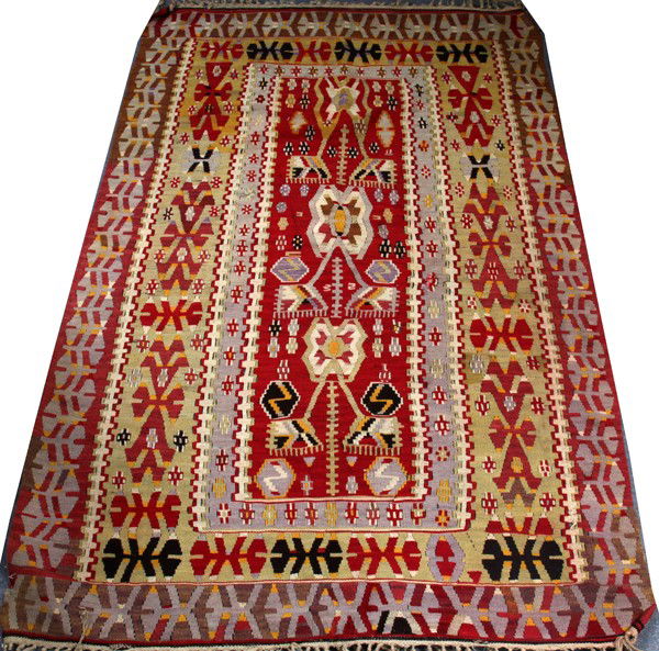 KILIM ANTIQUE TURKISH RUG, 5' 7" X 3' 9": KILIM ANTIQUE TURKISH RUG, 5' 7" X 3' 9":Rug with red and green. Hand woven.