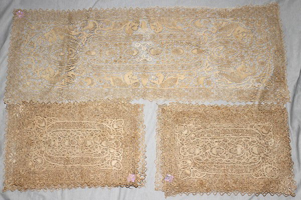 VENETIAN LACE RUNNER 40", PLACEMATS 8: VENETIAN LACE RUNNER 40", PLACEMATS 8:Runner is 40" x 14", placemats (eight) are 16" x 11".