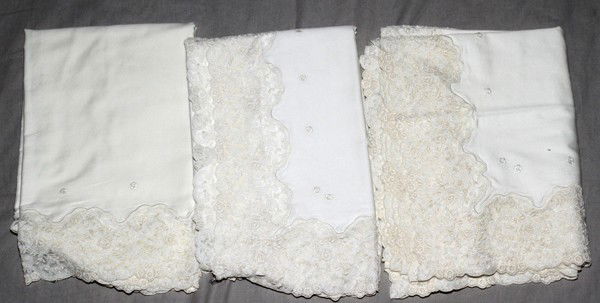 LINEN, LACE EDGE TABLECLOTHS, THREE: LINEN, LACE EDGE TABLECLOTHS, THREE:Small cloths measure 19" x 24", 26" x 32" and 26" x 32".