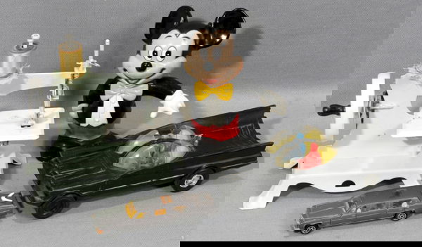 093166: SIMM, JORETTE SUPER TYPE MEN CAR PLASTIC LIMO: SIMM, JORETTE SUPER TYPE MEN CAR PLASTIC #339 FRENCH LIMO, MICKEY MOUSE , SEWING MACHINE, 1960 4: