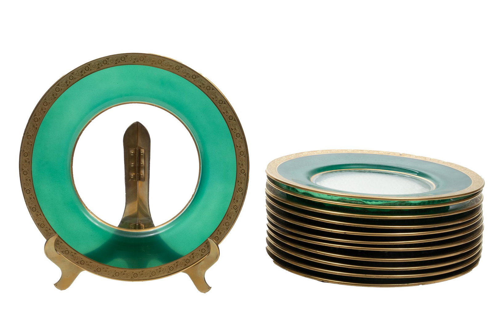 Gold Band And Glass Chargers Dia. 10.5'' 12 pcs: Gold Band And Glass Chargers Dia. 10.5'' 12 pcs | Wide 22K gold bands. Green inner border.Provenance: Property of a Bloomfield Hills, MI private collector.