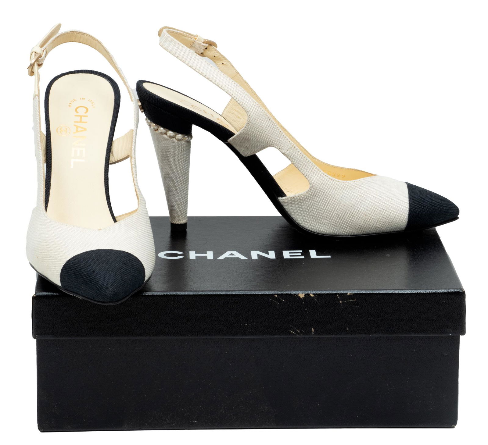 Chanel Escarpins Noir Women's Pumps, 1 Pair Size: (#040336) on Apr 13, 2023 | DuMouchelles in MI Chanel Escarpins Noir Women's Pumps, 1 Pair Size: (#040336) on Apr 13, 2023 | DuMouchelles in MI