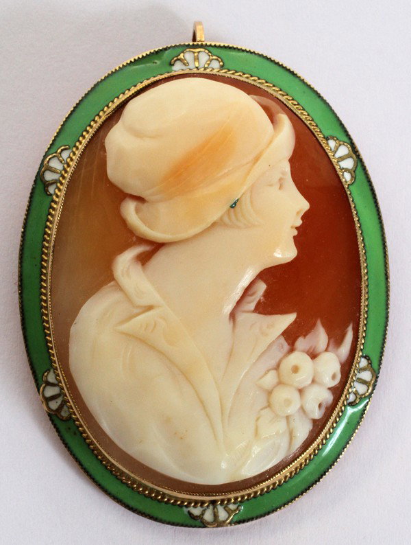 14KT GOLD, CARVED CAMEO & PENDANT/BROOCH,: 14KT GOLD, CARVED CAMEO & ENAMEL PENDANT/BROOCH, L 1 1/2":An oval shell carved in cameo with the bust length profile of a vintage lady, set within a 14kt yellow gold mount trimmed with green and white