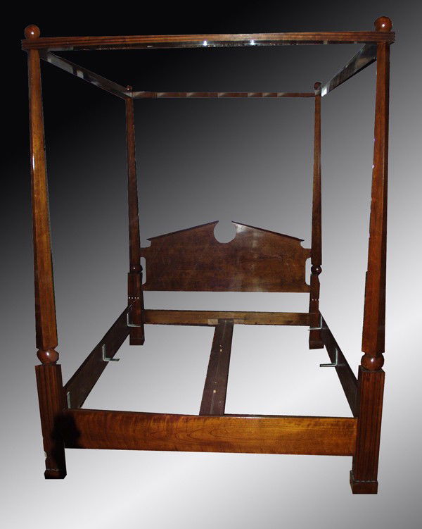 HENREDON MAHOGANY FOUR-POSTER BED, H 82", W 65": HENREDON MAHOGANY FOUR-POSTER BED, H 82", W 65":Queen size bed. Having an open pediment on the headboard, square tapered posts with upper frame and ball finials.