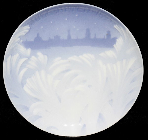 BING & GRONDAHL PORCELAIN CHRISTMAS PLATE, 1895: BING & GRONDAHL PORCELAIN CHRISTMAS PLATE, 1895, DIA 7":Marked on the back "Danish China Works Copenhagen" in green and "B & G 263" in blue under glaze as well as a "Danish Imports Post, Texas" label.