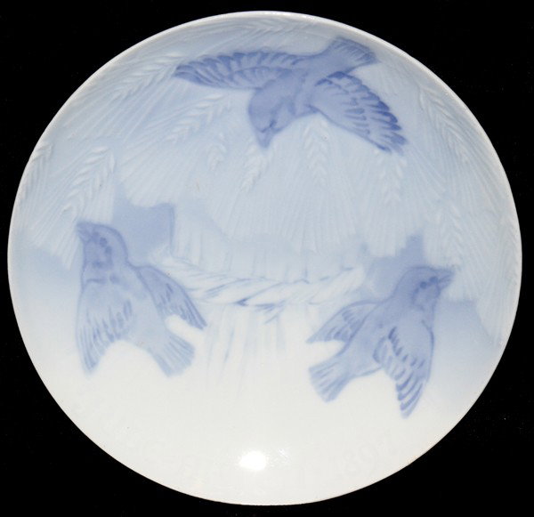 BING & GRONDAHL PORCELAIN CHRISTMAS PLATE, 1897: BING & GRONDAHL PORCELAIN CHRISTMAS PLATE, 1897, DIA 7":Marked on the back "Danish China Works B & G Copenhagen" in green and "B & G C 190" in blue under glaze as well as a "Danish Imports Post, Texas