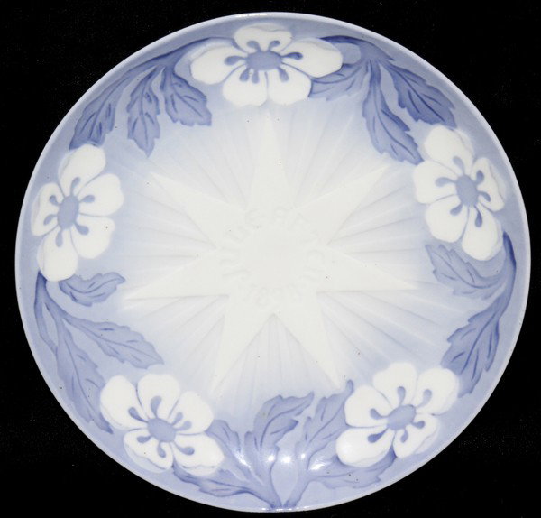 BING & GRONDAHL PORCELAIN CHRISTMAS PLATE, 1898: BING & GRONDAHL PORCELAIN CHRISTMAS PLATE, 1898, DIA 7":Marked on the back "Danish China Works Copenhagen" in green and "B & G 421 O" in blue under glaze. Includes box. Actual size, 7 1/4" Dia.