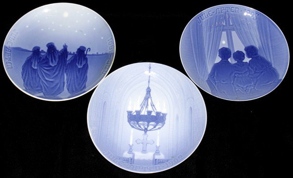 BING & GRONDAHL CHRISTMAS PLATES, 1901-1903, : BING & GRONDAHL PORCELAIN CHRISTMAS PLATES, 1901-1903, DIA 7":Including 1 1901 plate that is marked on the back "Danish China Works" with trademark logo in green and "B & G KW" in blue under glaze, in