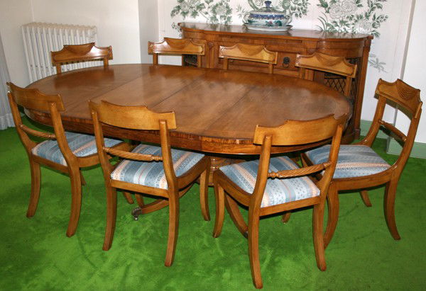 FEDERAL STYLE MAHOGANY DINING TABLE & CHAIRS: FEDERAL STYLE MAHOGANY DINING TABLE & CHAIRS (8) BY OLD COLONY, NINE PIECES:Including 1 oval dining table (50" round) with string inlay, raised on a pedestal base, with three leaves (16" wide); and 8
