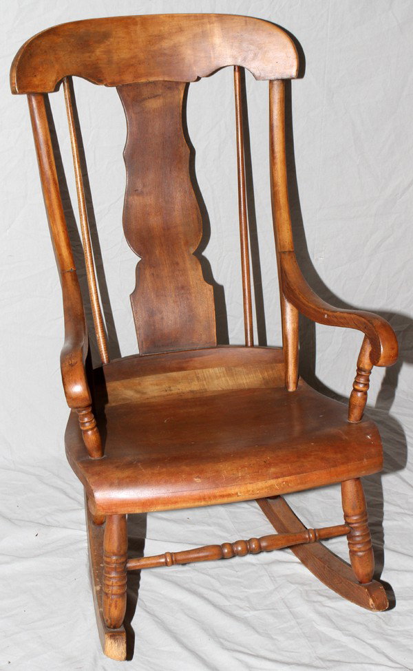 EARLY AMERICAN WALNUT ROCKING CHAIR, H 40",: EARLY AMERICAN WALNUT ROCKING CHAIR, H 40", W 25":having an arched crest, vase shape back splat flanked tapered dowels, contoured arm rests, curved seat (28" D), spindle legs and stretchers ending at 