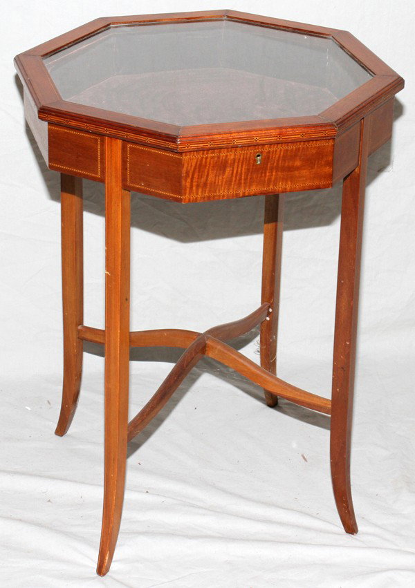 EDWARDIAN STYLE MAHOGANY VITRINE TABLE,: EDWARDIAN STYLE MAHOGANY VITRINE TABLE, 1ST HALF OF 20TH C., H 29", W 20", D 20":Hinged top; satinwood string inlay; single drawer.