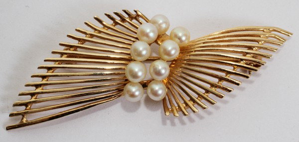 ENGEL BROS. 14 KT YELLOW GOLD BROOCH,: ENGEL BROS. 14 KT YELLOW GOLD BROOCH, MID 20TH CENTURY, L 1 3/4":With 9 small pearls. Stamped with "EB" enclosed within a diamond along with "14K". Totaling approximately 3.0 grams.