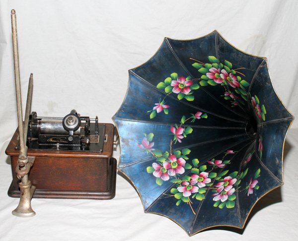 EDISON STANDARD PHONOGRAPH W/HORN AND CABINET: EDISON STANDARD PHONOGRAPH WITH HORN AND CABINET 95 RECORDS, H 14", W 13", D 10":Circa 1906. Oak phonograph #414995. gun metal blue tole horn, 29" L x 21" Dia. With hand painted flowers on the interio