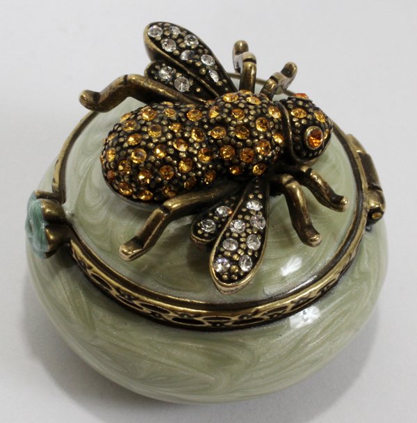 ENAMEL AND RHINESTONE PILL BOX: ENAMEL AND RHINESTONE PILL BOX:Featuring a faux jeweled bee on the lid.