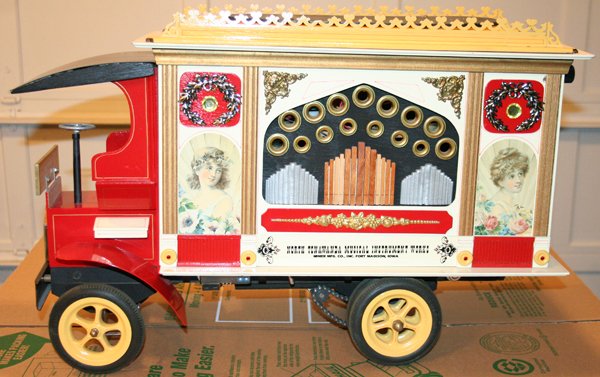 MINER MFG. CO. CIRCUS BAND WAGON LATE 20TH C: MINER MFG. CO. FORT MADISON, IOWA, CIRCUS BAND WAGON, LATE 20TH C, W 12", H 18", L 25":battery powered circus wagon having an AM/FM radio, cassette tape player, internal speakers. Brass plate on back 