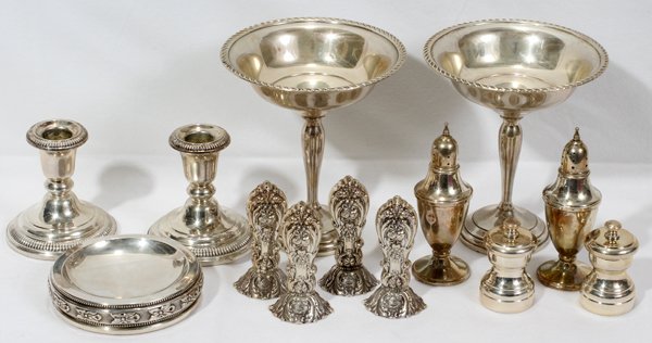 AMERICAN & ITALIAN STERLING & WEIGHTED STERLING: AMERICAN & ITALIAN STERLING & WEIGHTED STERLING TABLEWARE, 13 PIECES, H 3" - 6":Including 1 pair of weighted sterling salt and pepper mills, Made in Italy, 1 pair of weighted sterling salt and pepper 