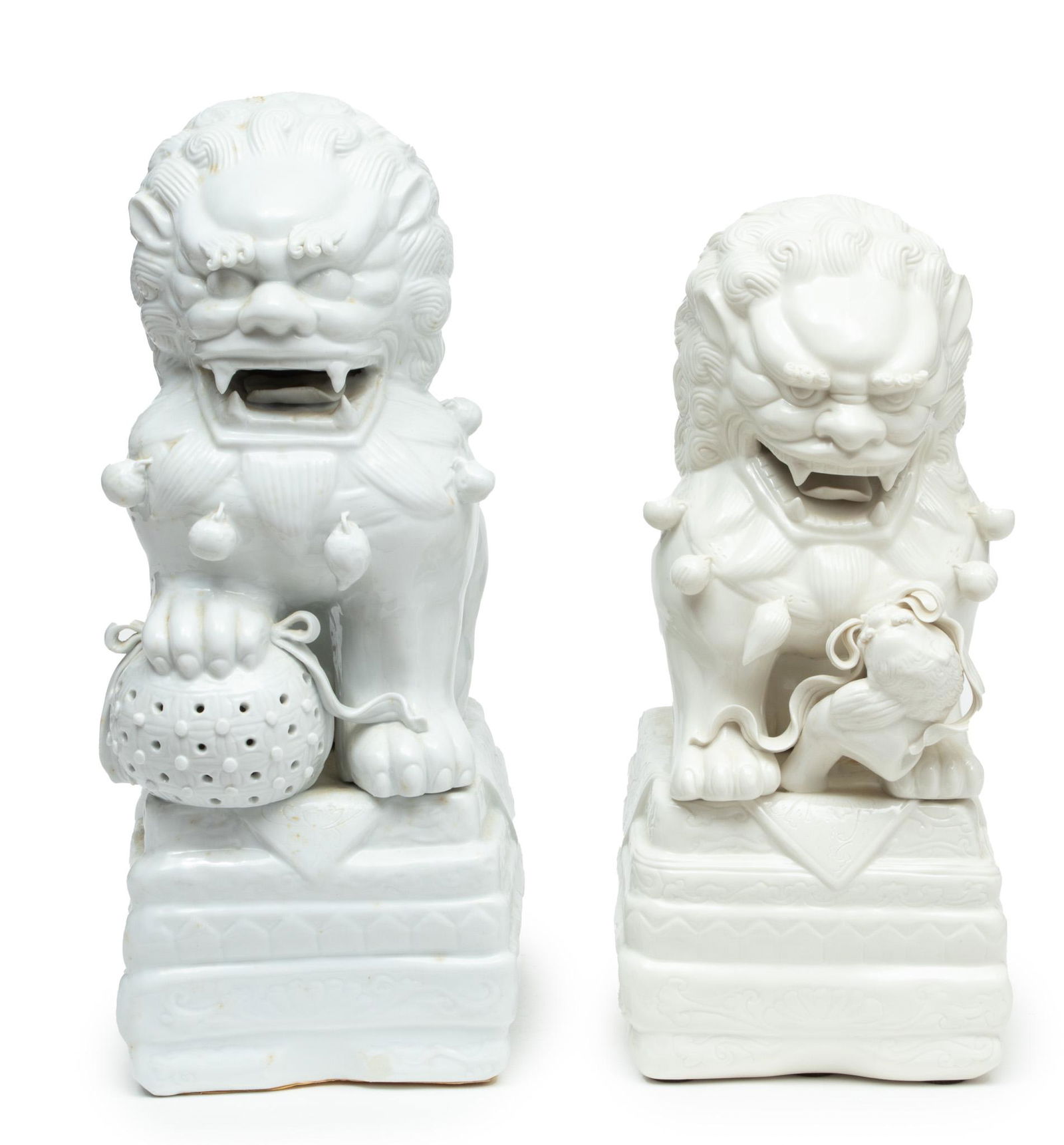 Chinese Porcelain Foo Dogs H 16" W 8" 1 Pair (1 of 5)