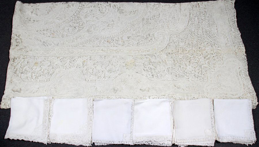 LACE BANQUET CLOTH W 64", L 128" AND NAPKINS: LACE BANQUET CLOTH W 64", L 128" AND NAPKINS:Twelve dinner size napkins with lace edge match cloth. Eight other napkins From the Estate of Julie Cudlip Whitman, Grosse Pointe Farms.