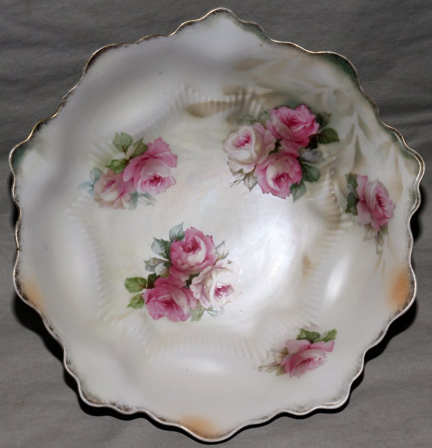 RS PRUSSIA PORCELAIN BOWL, C. 1900,: RS PRUSSIA PORCELAIN BOWL, C. 1900, DIA 10":Iridescent glaze. Red star trade mark. Good condition jw