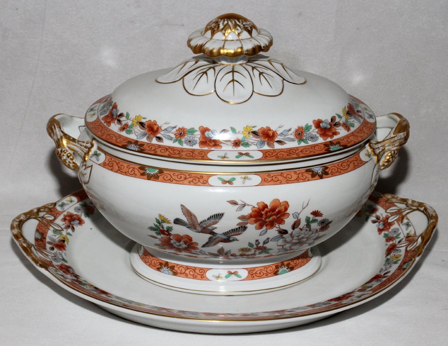 PORTUGUESE PORCELAIN TUREEN & UNDER PLATE H 10": PORTUGUESE PORCELAIN TUREEN & UNDER PLATE, FOR MOTTAHEDEH, H 10":Length of under plate is 16 1/2".